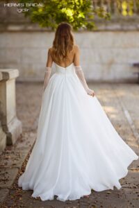 Herm’s Bridal IGDIR wedding dress – minimalist, A-line, princess, flowy, organza, plunging neckline, corset bodice, sweetheart neckline, bare shoulders, no train