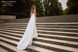 Herm’s Bridal INDEE wedding dress – simple, modest, mermaid, slim, lace and crepe, corset bodice, straight neckline, bare shoulders, no train, with train