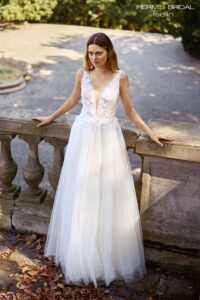 Herm’s Bridal ISELIN wedding dress – boho, A-line, romantic, modest, flowy, lace and tulle, plunging neckline, V-neckline, with straps, no train
