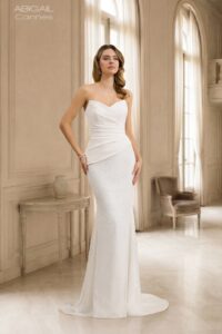 Herm’s Bridal CANNES wedding dress – with pearls, simple, mermaid, embellished, satin and tulle, plunging neckline, corset bodice, V-neckline, bare shoulders, floor-length, with train