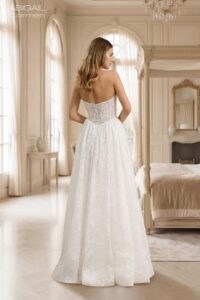 Herm’s Bridal CARMEN wedding dress – A-line, romantic, flowy, lace and tulle, corset bodice, bateau neckline, bare shoulders, no train