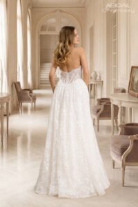 Herm’s Bridal CHAMBERY wedding dress – A-line, princess, embellished, lace and tulle, plunging neckline, corset bodice, bare shoulders, no train