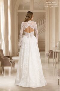 Suknia ślubna Herm’s Bridal CHAMBERY – litera A, księżniczka, zdobiona, z koronki i tiulu, głęboki dekolt, gorsetowa góra, odkryte ramiona, bez trenu (z żakietem)