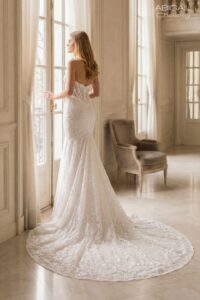 Suknia ślubna Herm’s Bridal CHESSY – syrena, wąska, zdobiona, z koronki i tiulu, głęboki dekolt, gorsetowa góra, dekolt w serce, odkryte ramiona, długa, z trenem